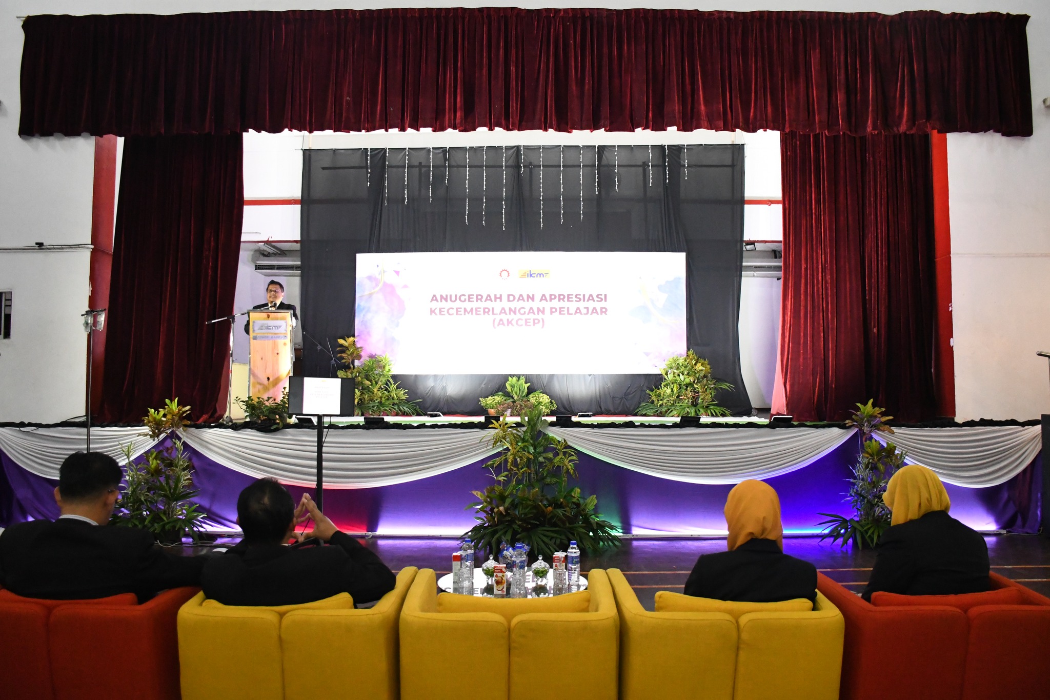 Dewan Takzim
